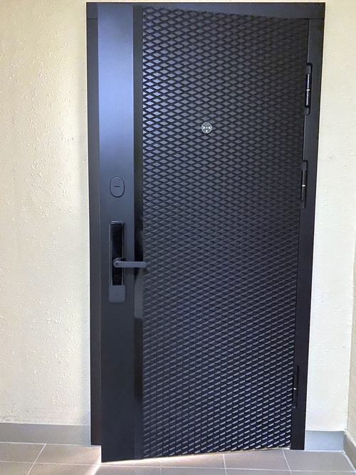 Дверь с умным замком Дверь с умным замком