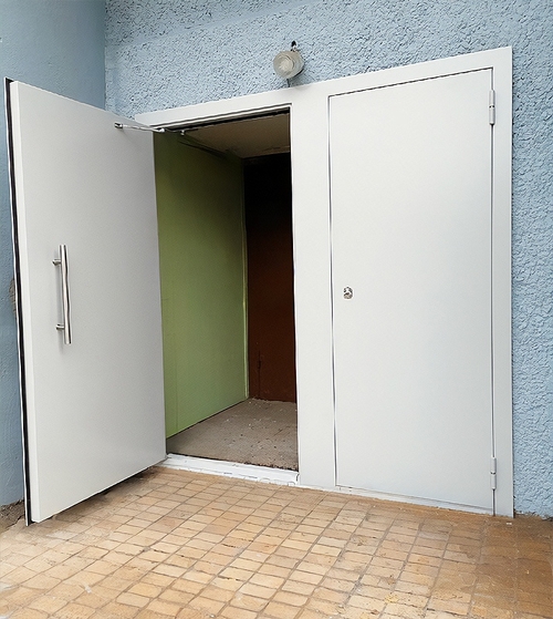 Нестандартная подъездная дверь Нестандартная подъездная дверь