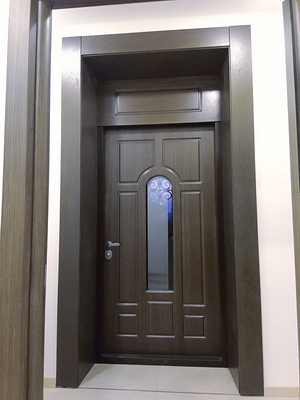 Дверь со стеклом и фрамугой Дверь со стеклом и фрамугой