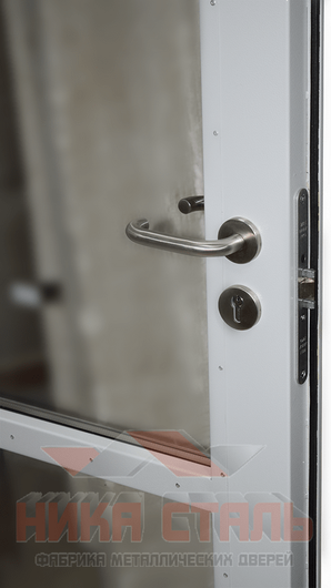 Дверь металлическая остекленная