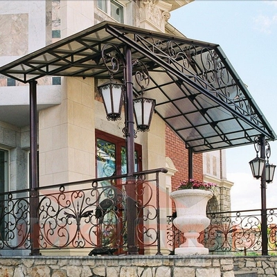 Козырек над крыльцом